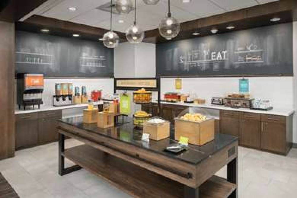 HAMPTON INN AND SUITES CLT AIRPORT 8