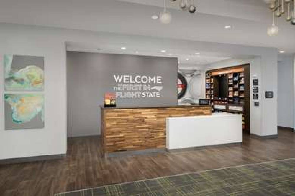 HAMPTON INN AND SUITES CLT AIRPORT 5