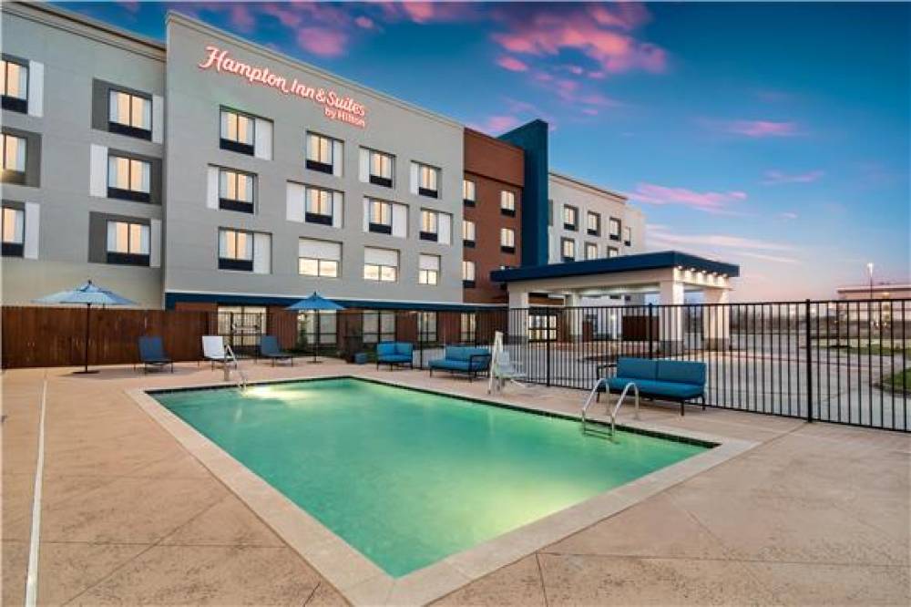 HAMPTON INN AND SUITES DFW AIRPORT 7