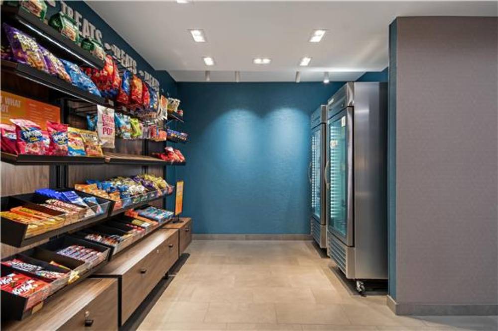 HAMPTON INN AND SUITES DFW AIRPORT 10