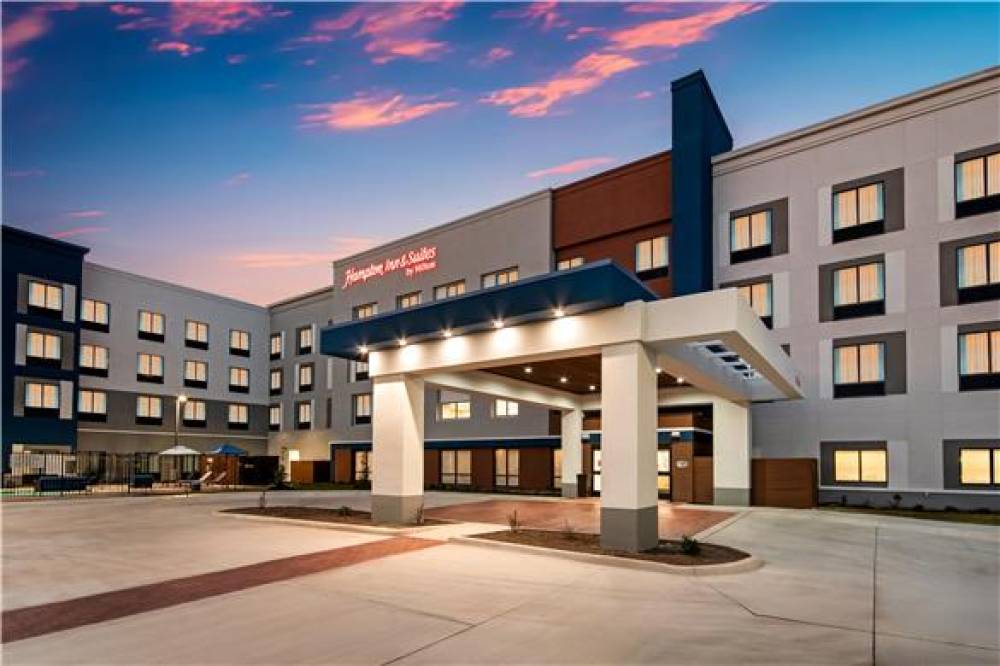 HAMPTON INN AND SUITES DFW AIRPORT 2