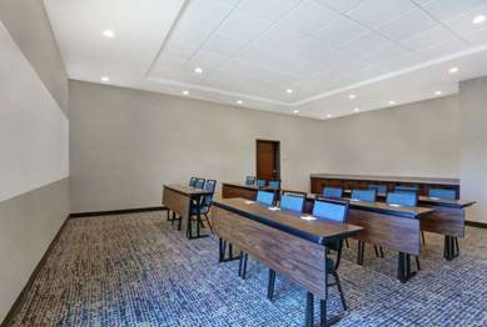 HAMPTON INN AND SUITES MIDDLEBURG 3