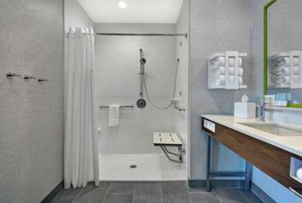 HAMPTON INN AND SUITES MIDDLEBURG 8