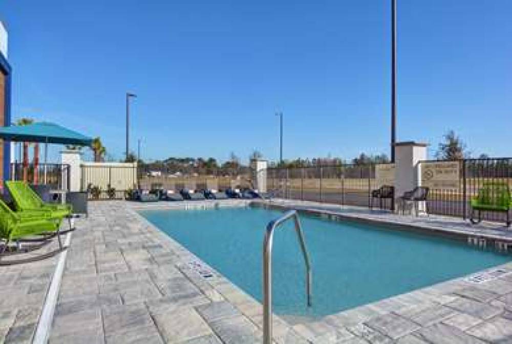 HAMPTON INN AND SUITES MIDDLEBURG 2
