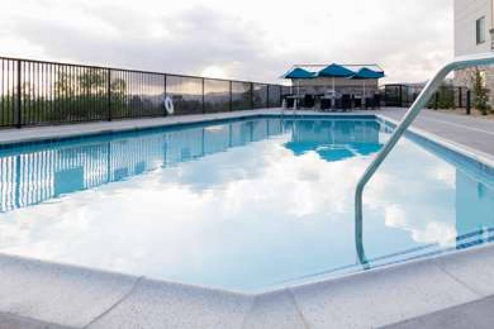 HAMPTON INN AND SUITES PORTER RANCH 9