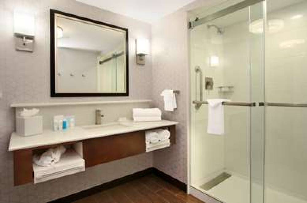 Hampton Inn And Suites Rockville Centre 7