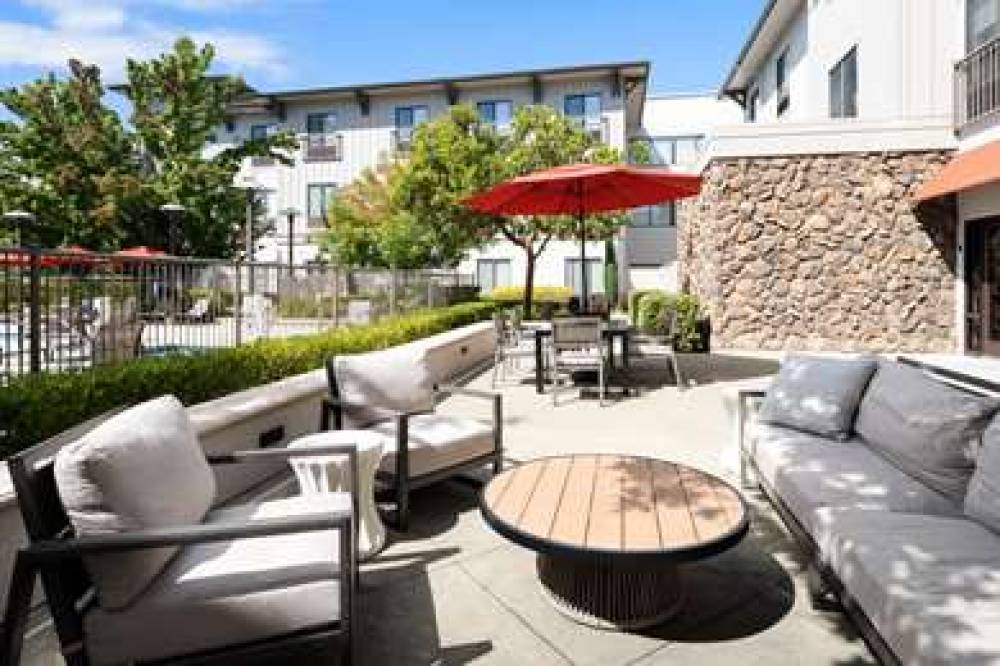 Hampton Inn And Suites Windsor/Sonoma Wine Country 7