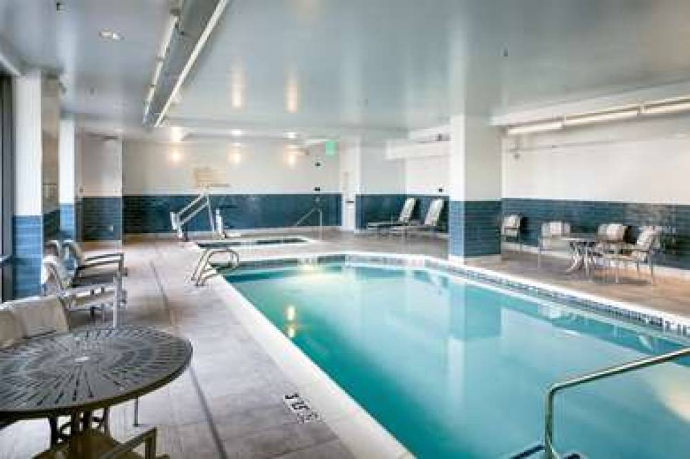 HAMPTON INN ANDAMP; SUITES BY HILTO 8