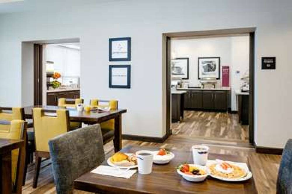 HAMPTON INN ANDAMP; SUITES BY HILTO 9