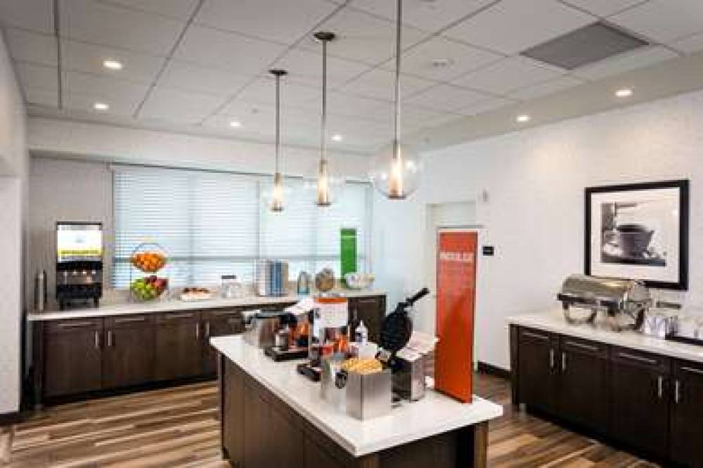 HAMPTON INN ANDAMP; SUITES BY HILTO 10