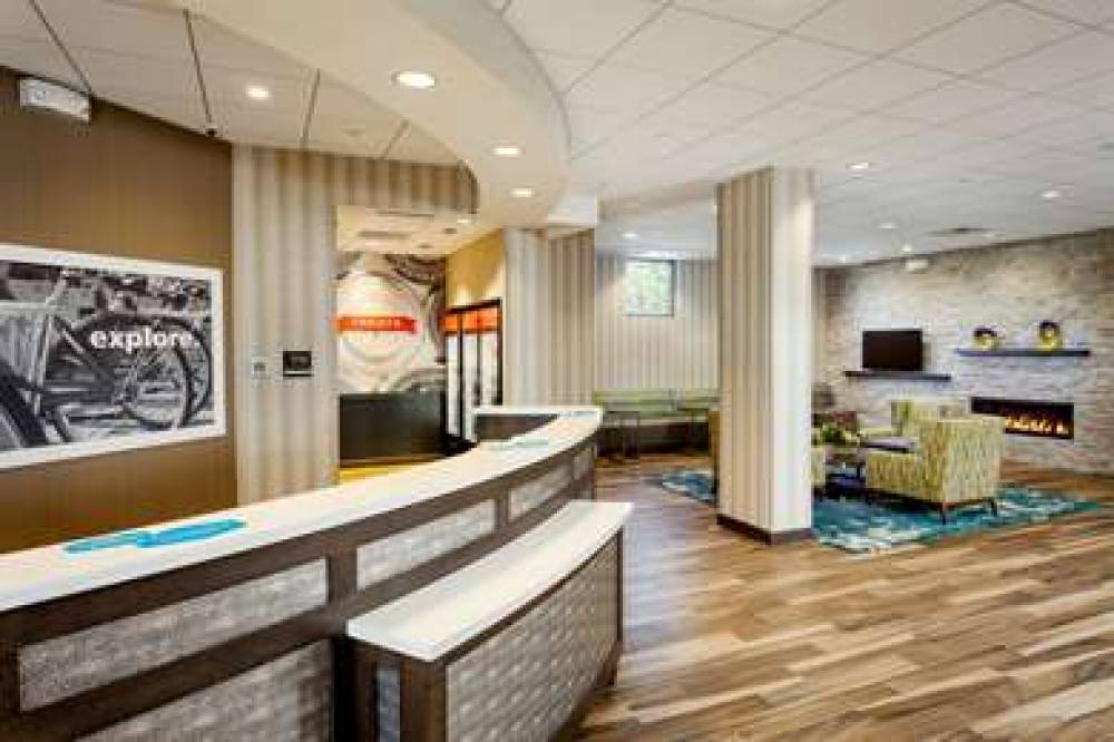 HAMPTON INN ANDAMP; SUITES BY HILTO 3