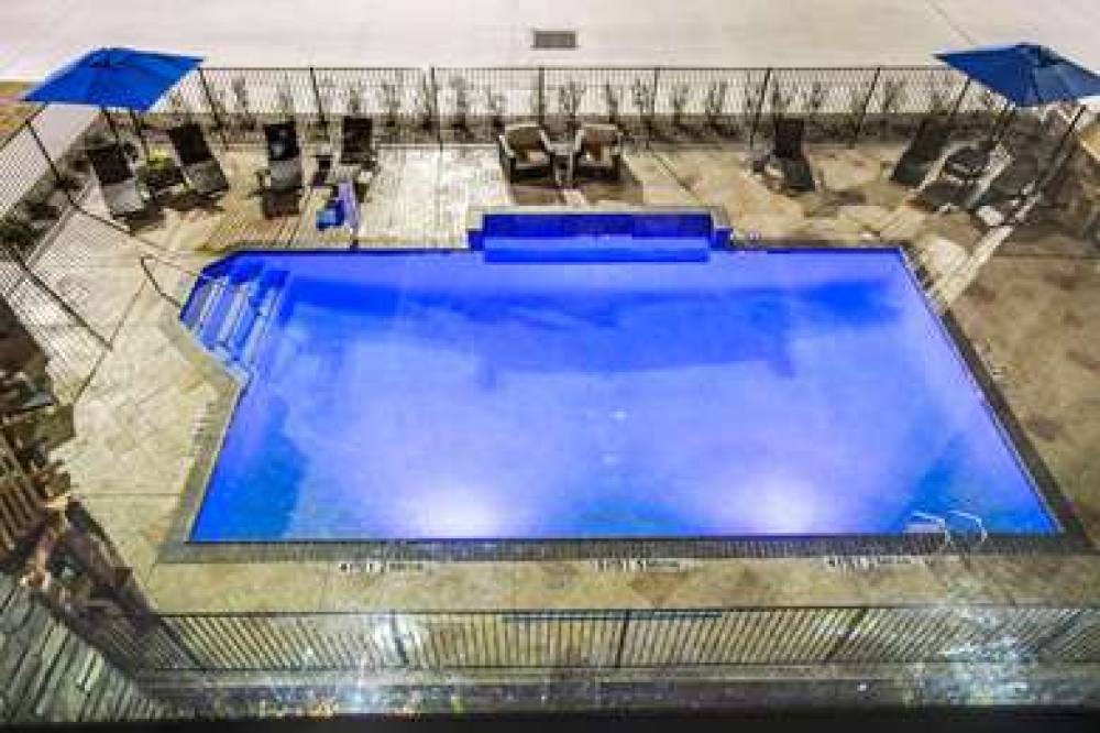 HAMPTON INN ANDAMP; SUITES DALLAS/F 8