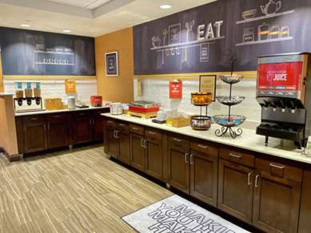 HAMPTON INN ANDAMP; SUITES DELAND 3