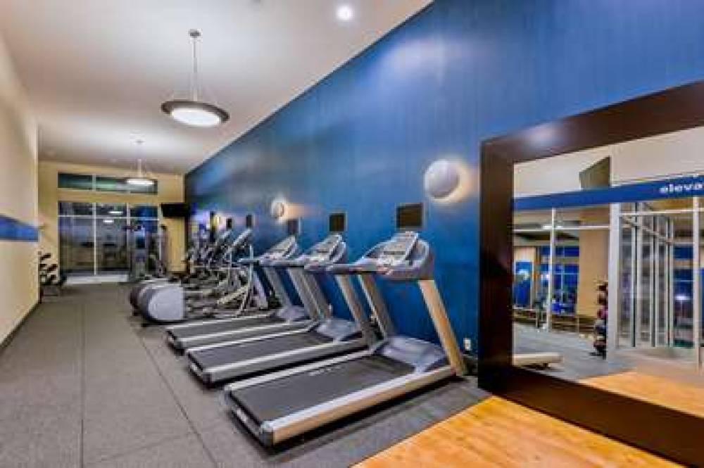 HAMPTON INN ANDAMP; SUITES DOWNTOWN 10
