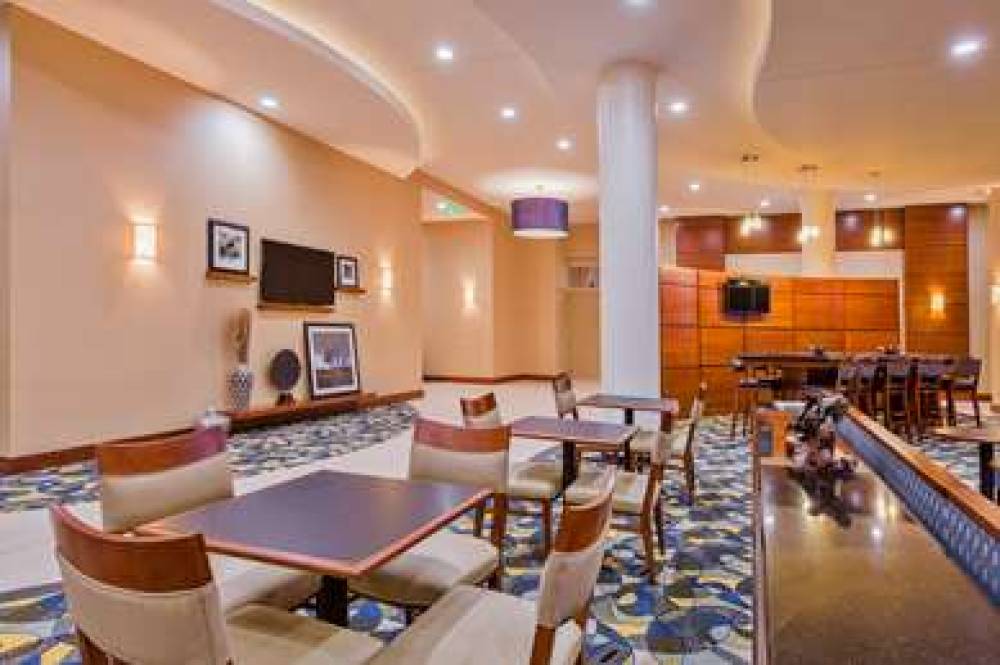 HAMPTON INN ANDAMP; SUITES DOWNTOWN 4