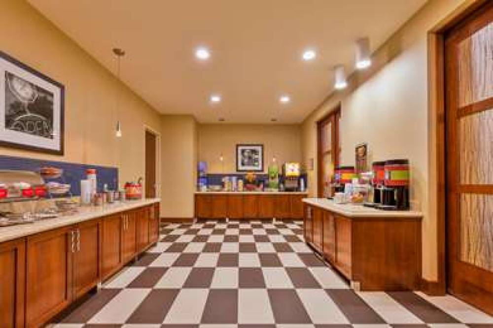 HAMPTON INN ANDAMP; SUITES DOWNTOWN 9