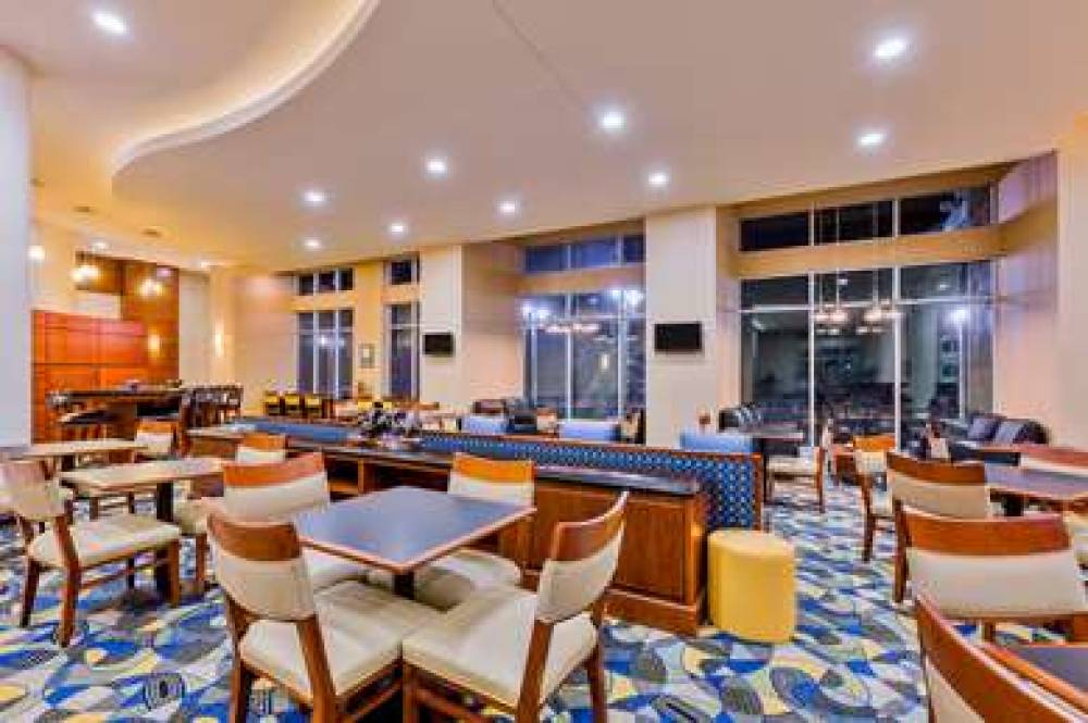 HAMPTON INN ANDAMP; SUITES DOWNTOWN 7