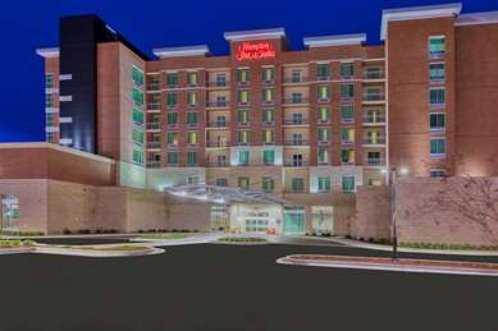 Hampton Inn Andamp; Suites Downtown