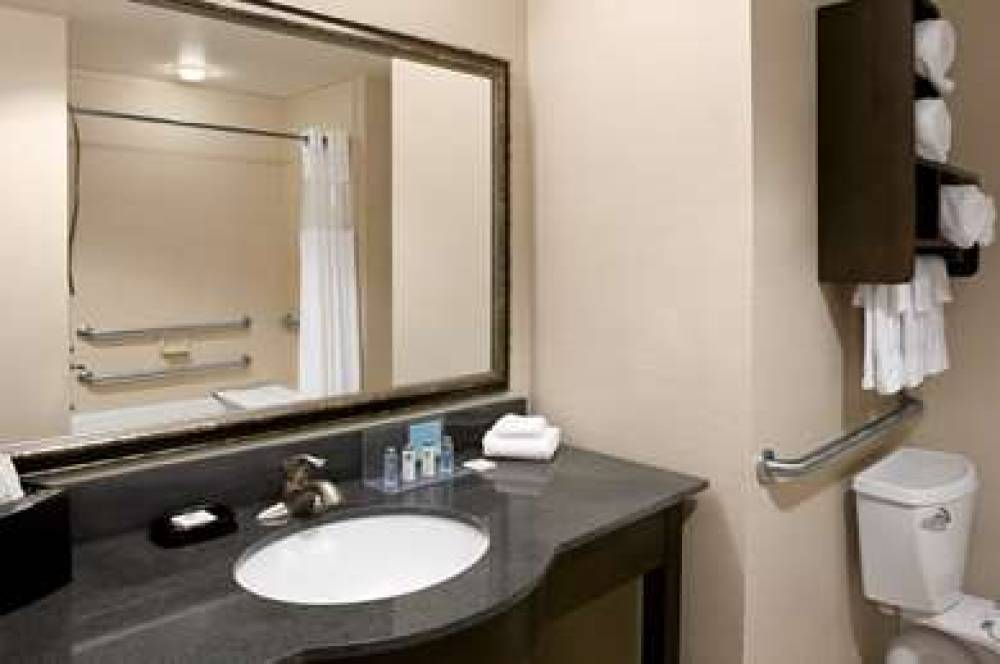 HAMPTON INN ANDAMP; SUITES MANSFIEL 4