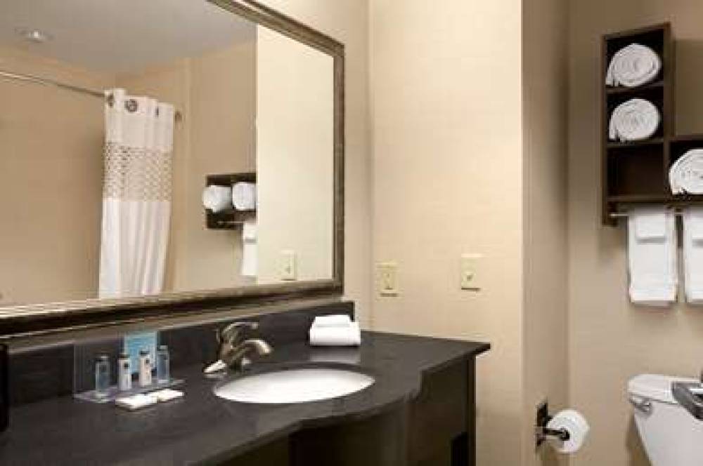 HAMPTON INN ANDAMP; SUITES MANSFIEL 7