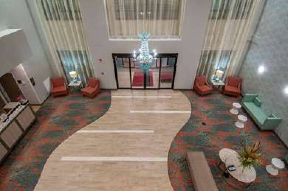 HAMPTON INN ANDAMP; SUITES PENSACOL 6