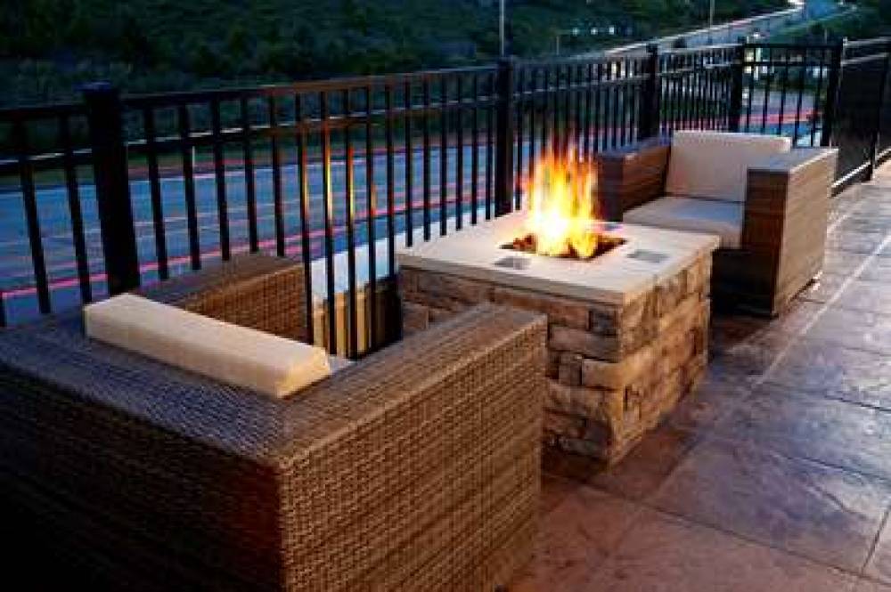 HAMPTON INN ANDAMP; SUITES PITTSBUR 3