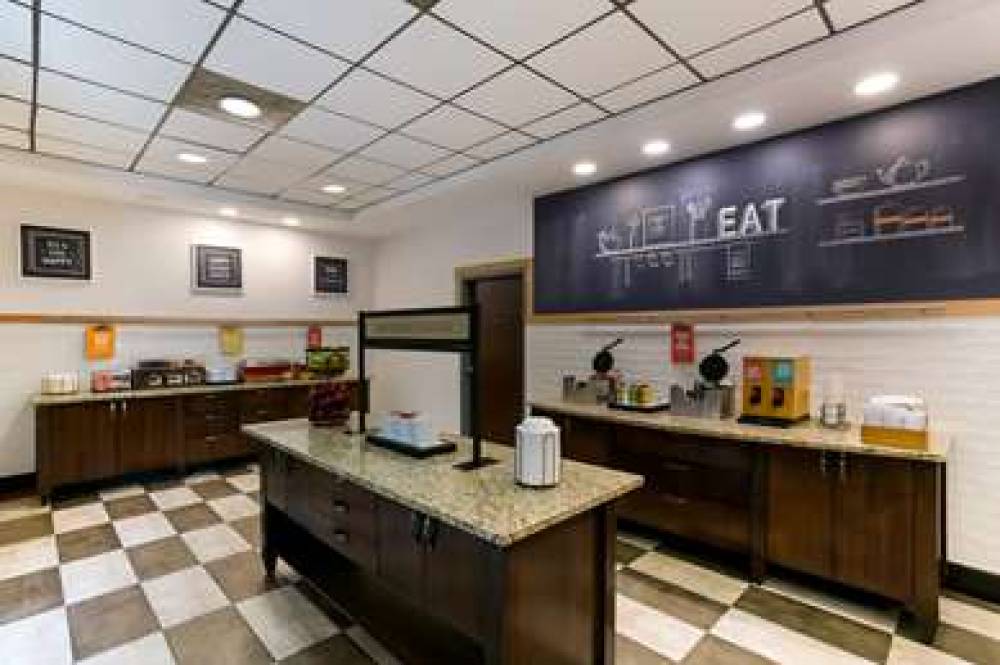 HAMPTON INN ANDAMP; SUITES WILMINGT 9