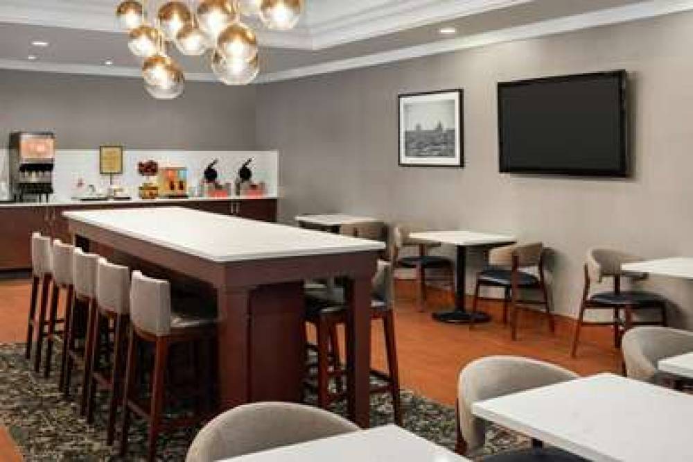 Hampton Inn Boston/Cambridge 7