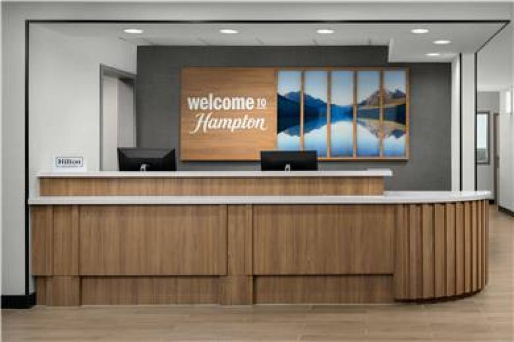 Hampton Inn Butte 5