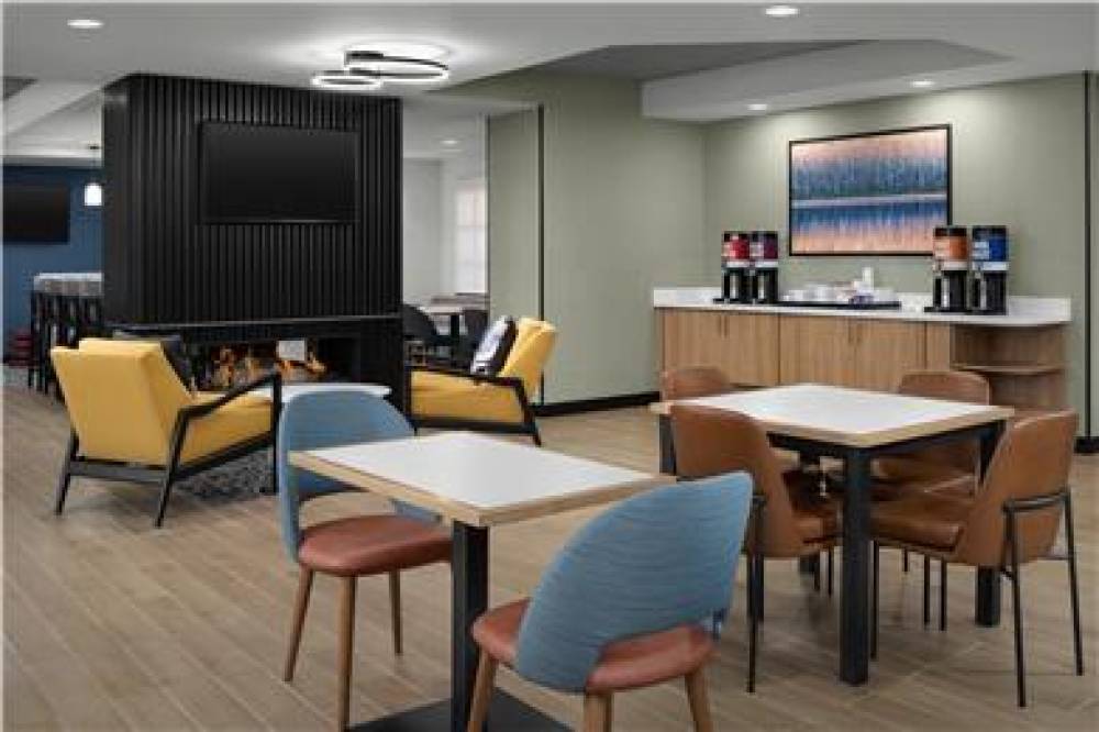 Hampton Inn Butte 7