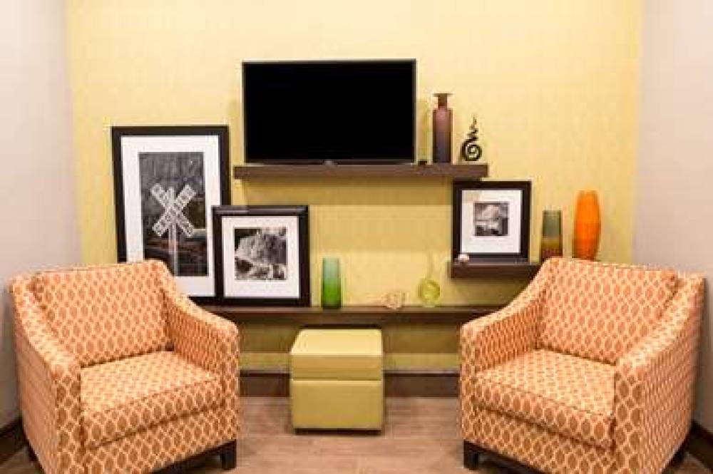 Hampton Inn By Hilton Lloydminster 8