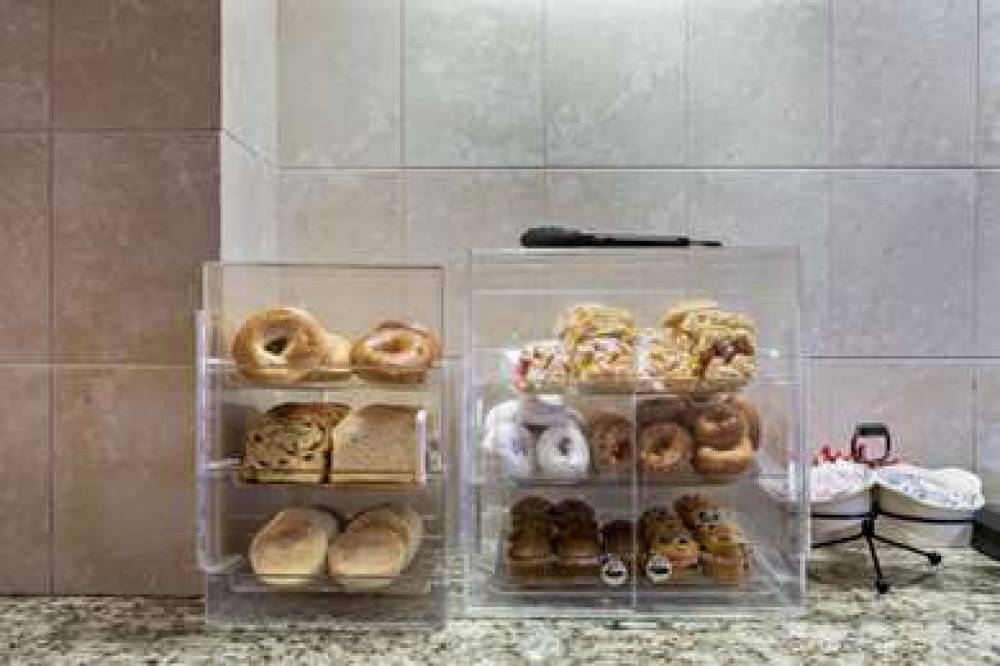 HAMPTON INN BY HILTON MANCHESTER 6