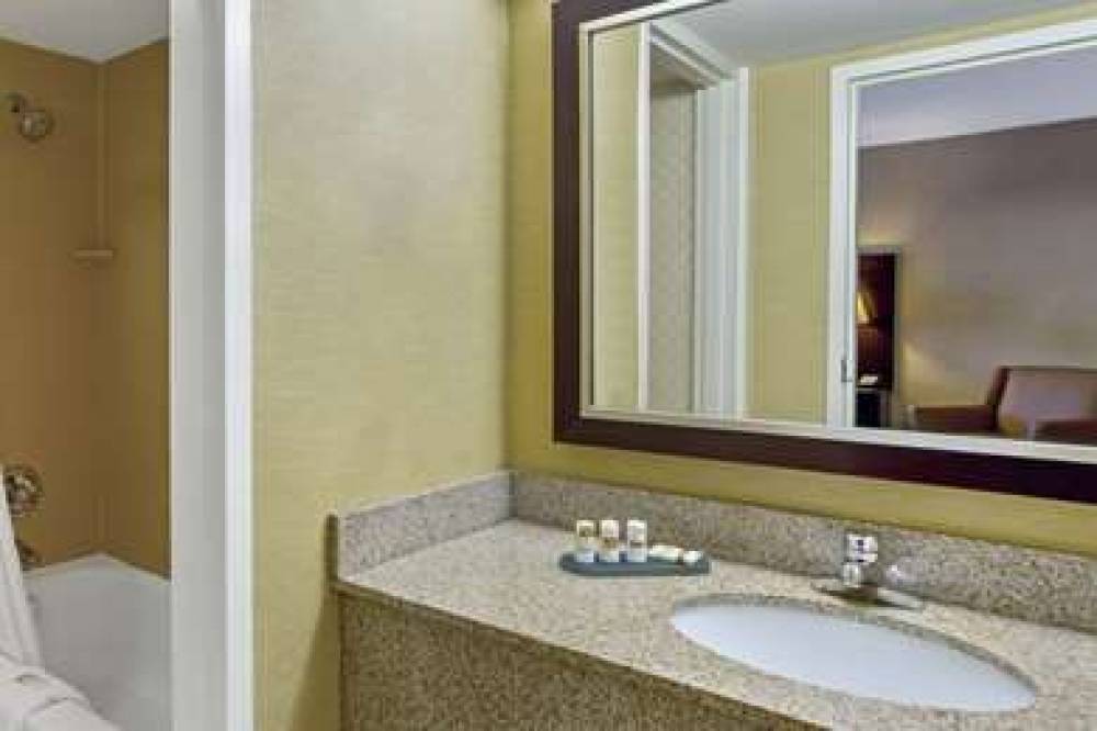 HAMPTON INN BY HILTON MANCHESTER 2