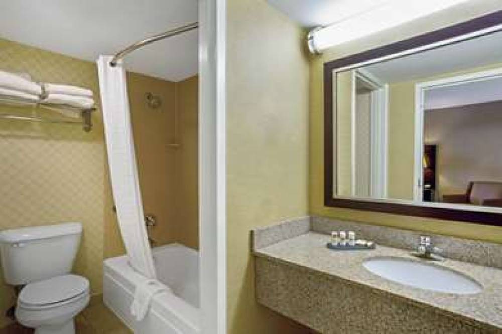 HAMPTON INN BY HILTON MANCHESTER 1