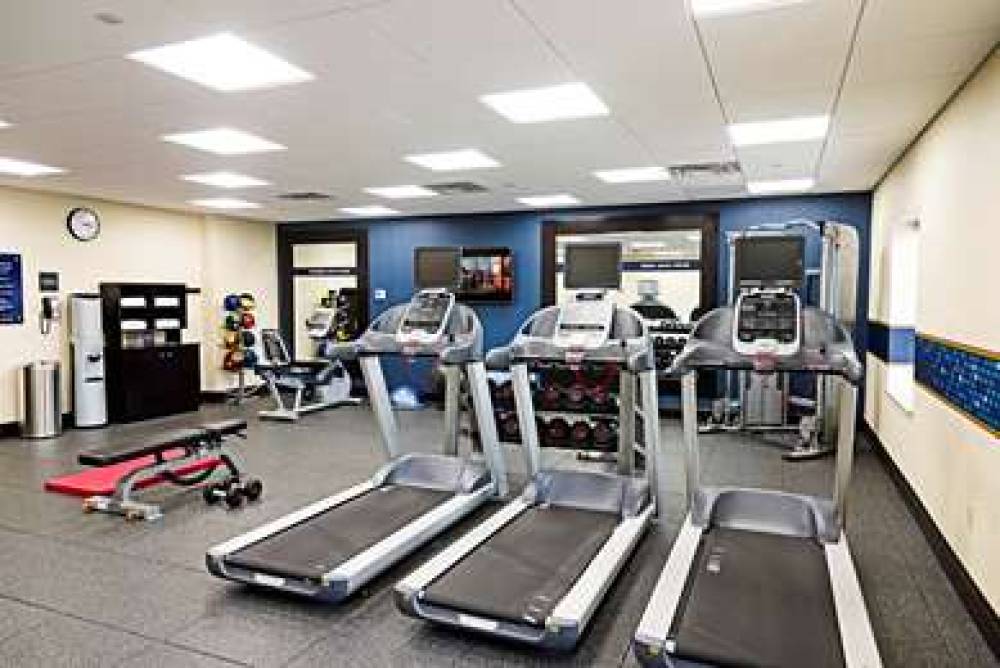 HAMPTON INN BY HILTON OTTAWA AIRPOR 6