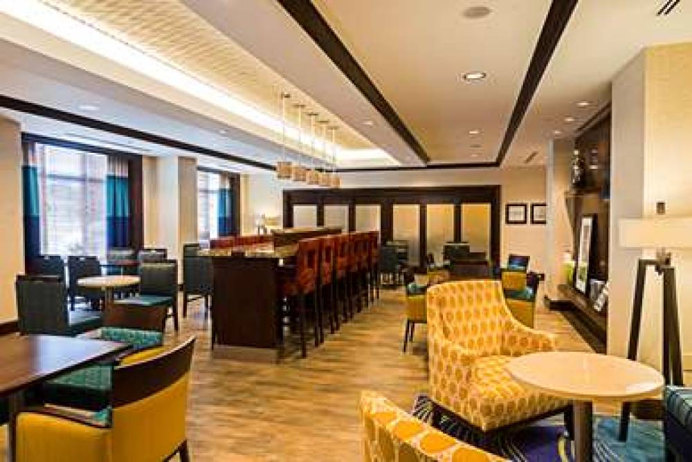 HAMPTON INN BY HILTON OTTAWA AIRPOR 2