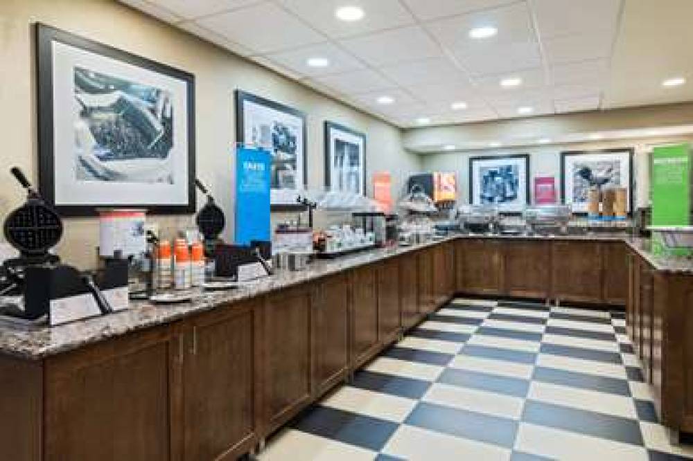 Hampton Inn Charlotte-University Place 9