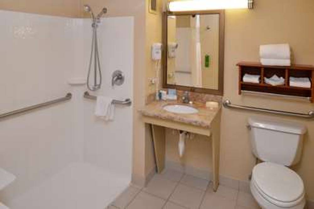 Hampton Inn Chicago Carol Stream 3