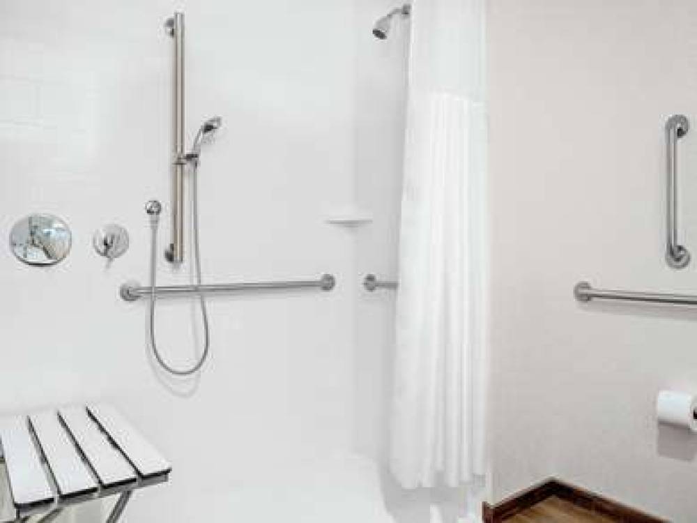 HAMPTON INN CHICAGO MCCORMICK PLACE 8