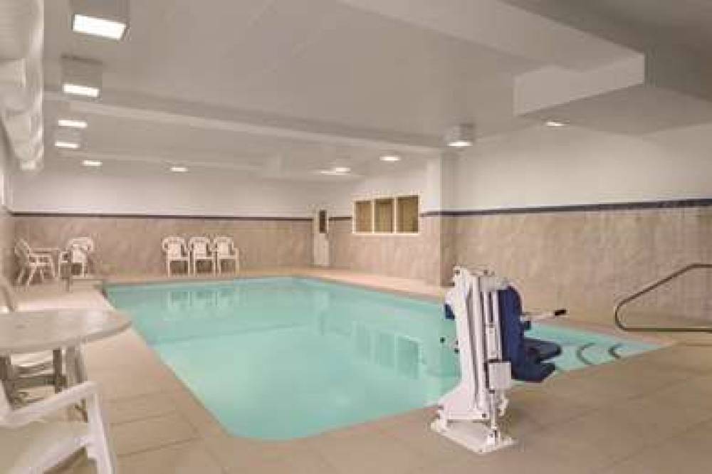 Hampton Inn Cincinnati/King's Island 8
