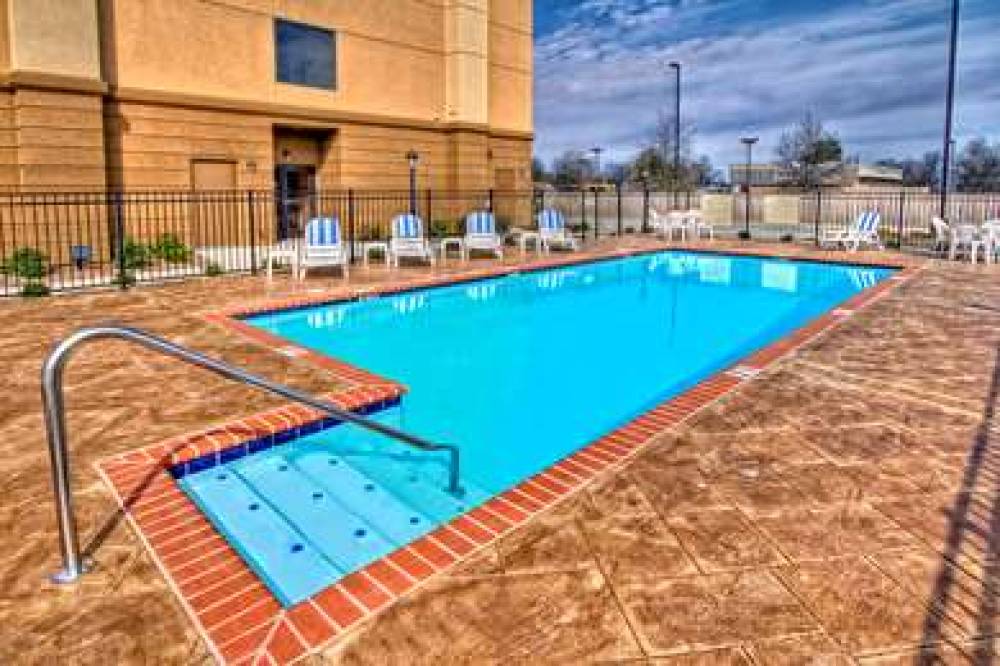 HAMPTON INN CLARKSDALE, MS 5