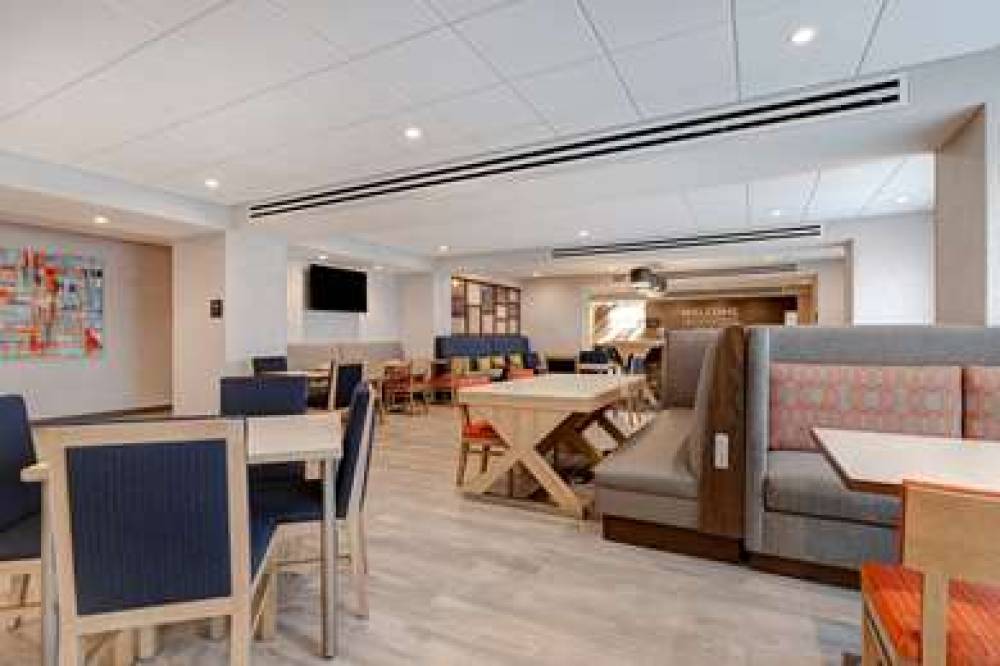 HAMPTON INN CROWN POINT INDIANA 8