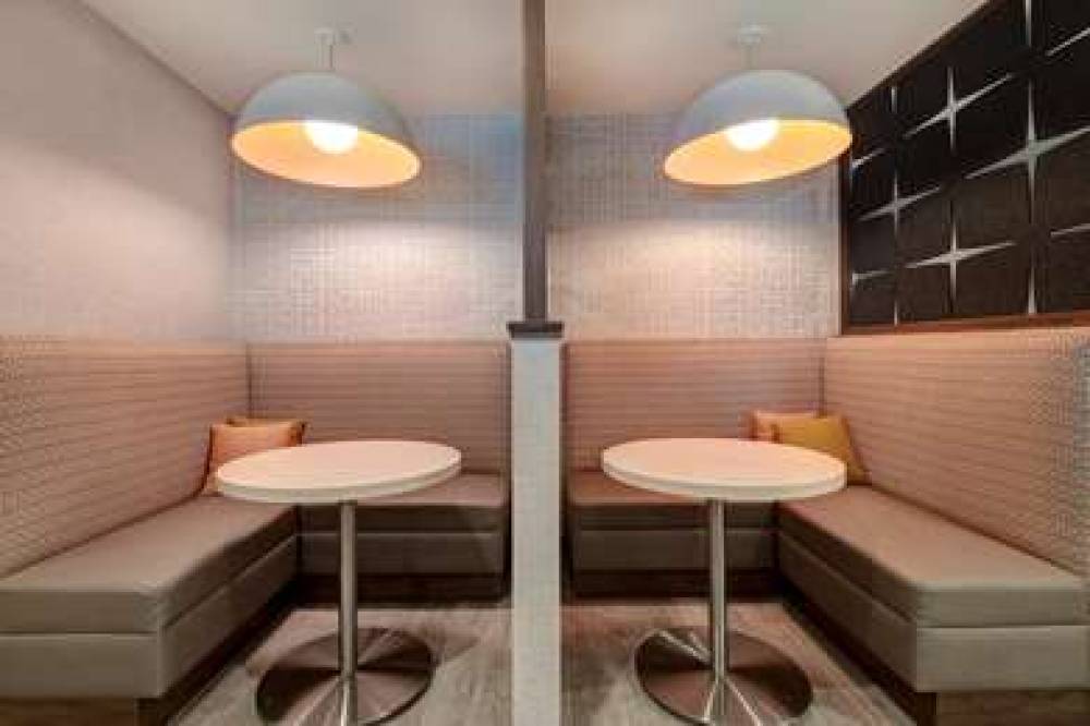 HAMPTON INN CROWN POINT INDIANA 9