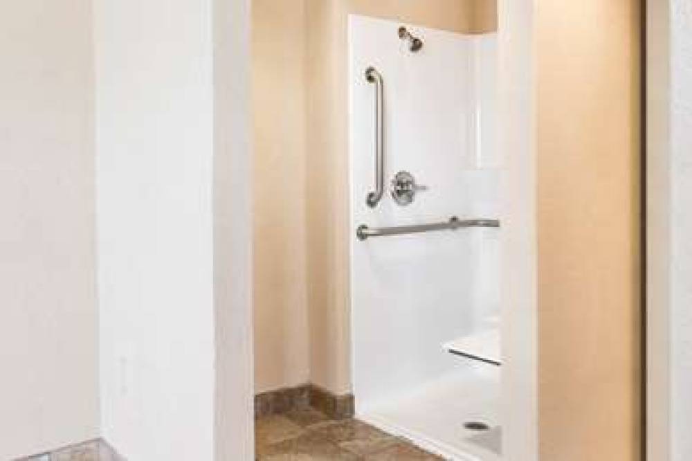 Hampton Inn Derby, KS 8