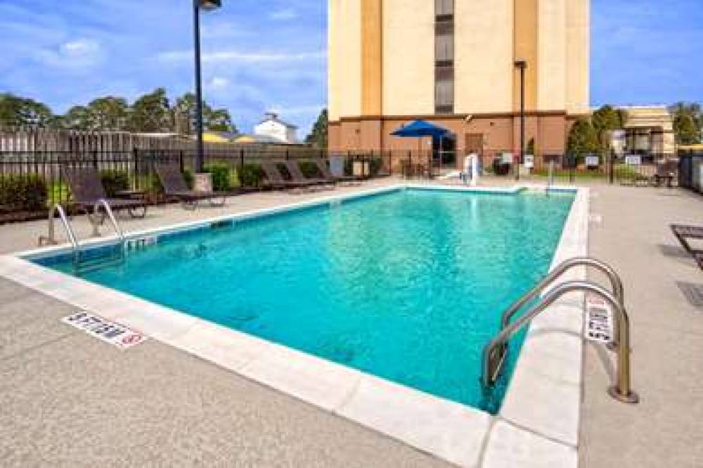 Hampton Inn Dunn, NC 6