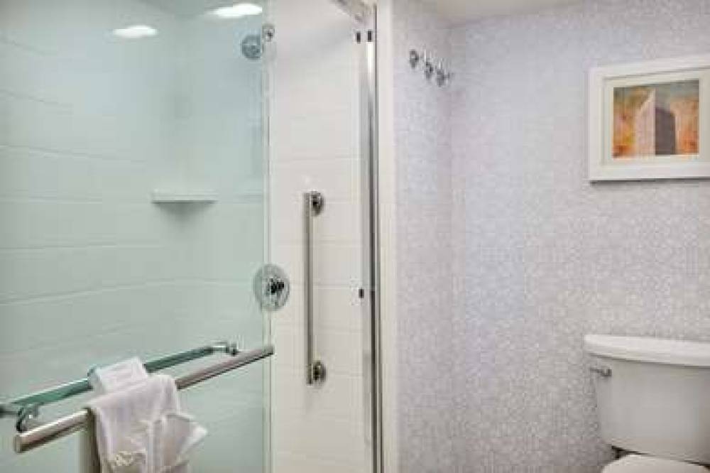 Hampton Inn Fairfax City 2