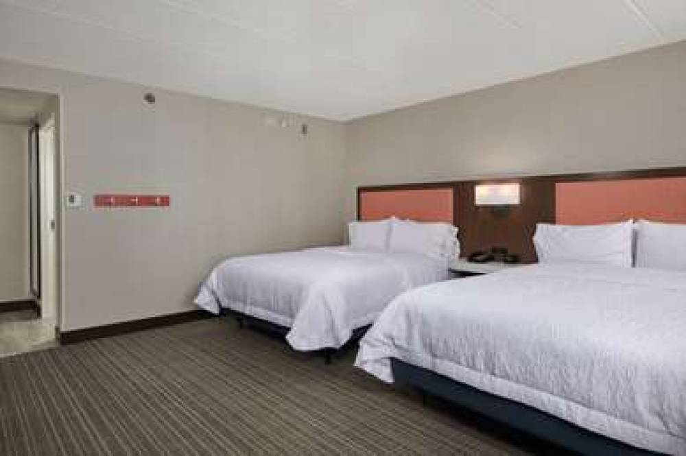 Hampton Inn Fairfax City 4