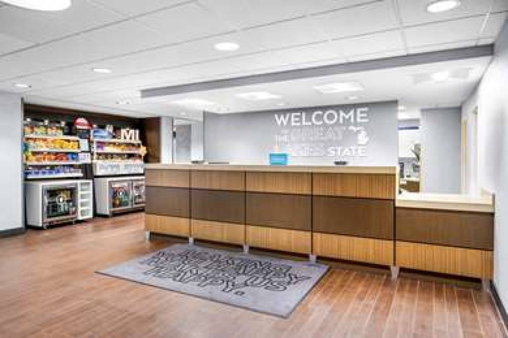 Hampton Inn Grand Rapids North 8