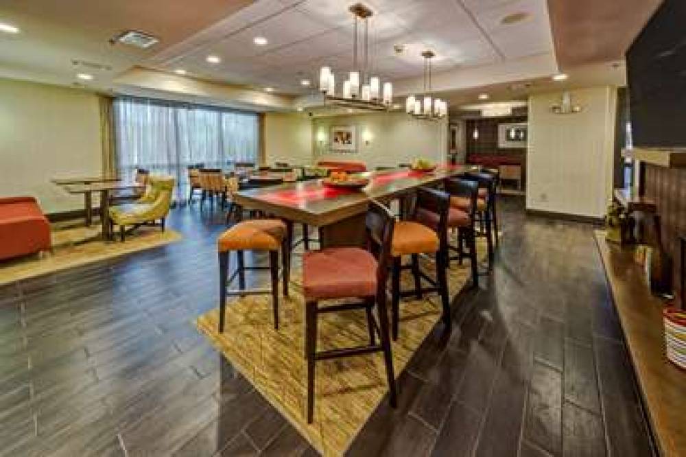 Hampton Inn Houston/Baytown 6