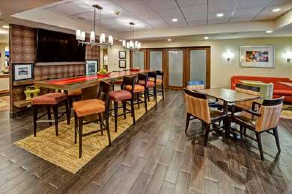 Hampton Inn Houston/Baytown 7